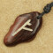 Pandantiv talisman din lemn cu runa Fehu